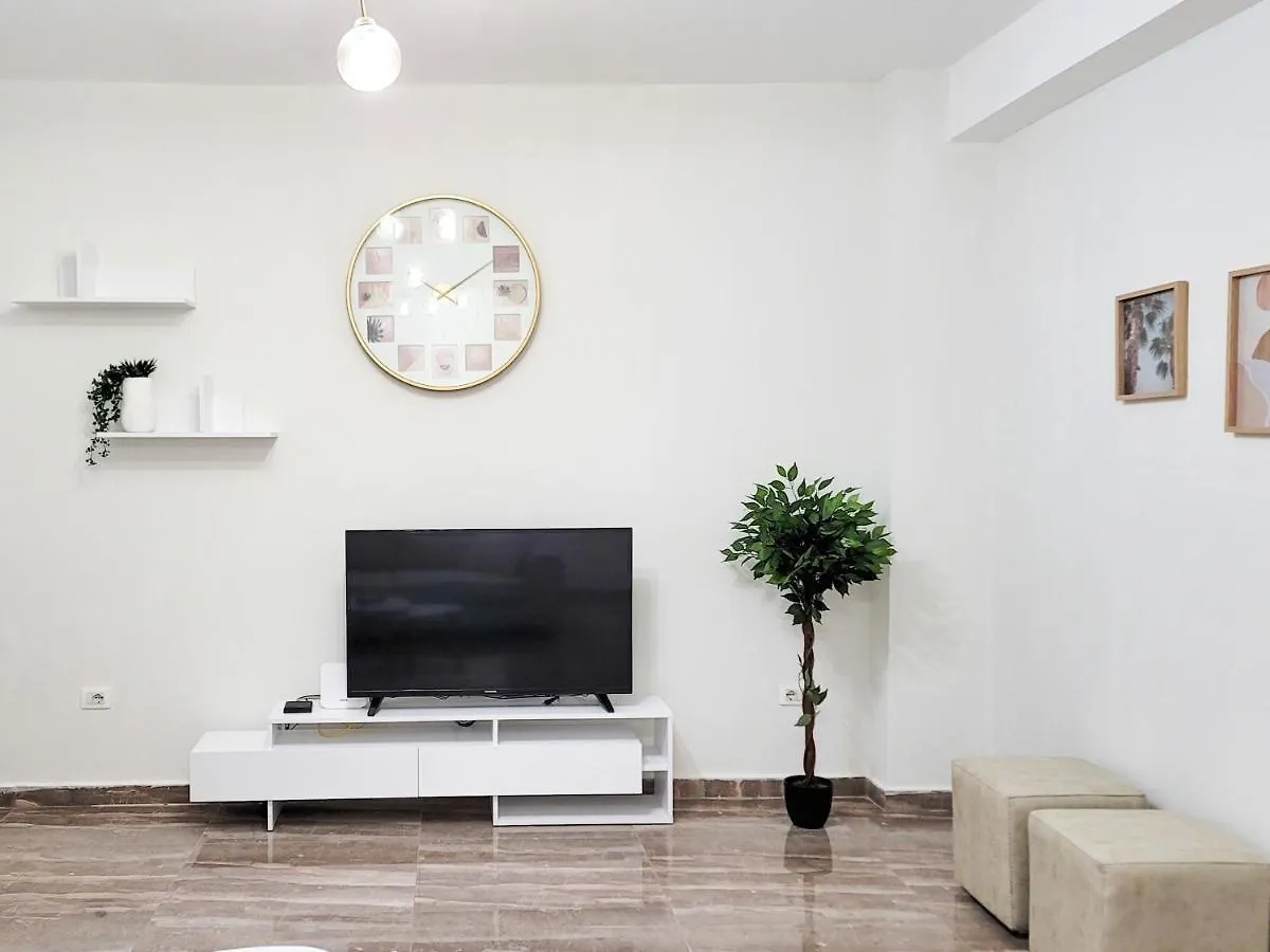 Apartment One-Bedroom Gem By The Square Tirana