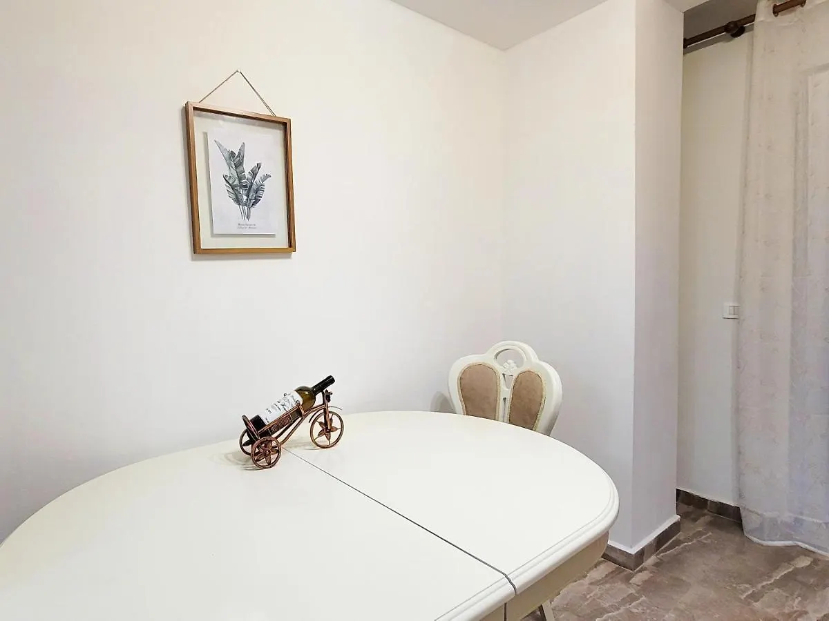 Apartment One-Bedroom Gem By The Square Tirana